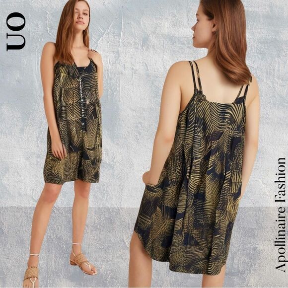 Urban Outfitters Geometric design midi dress in Black and Gold SP new never worn - Picture 1 of 6